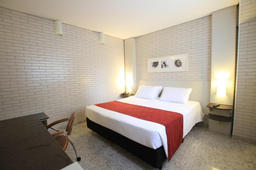 Hotel Confiance Batel Curitiba Zimmer foto
